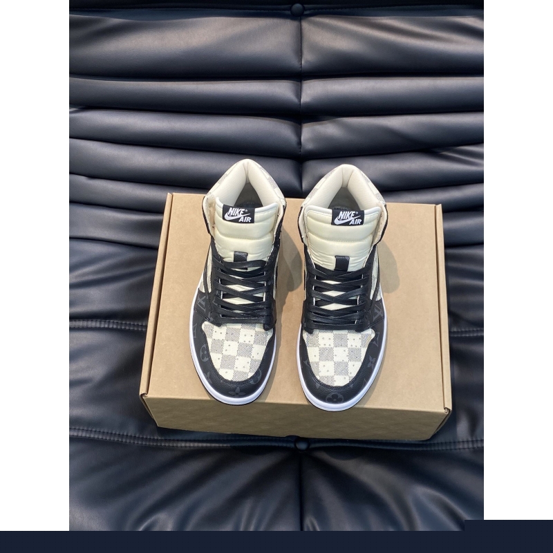 l**is V*t*n sneakers